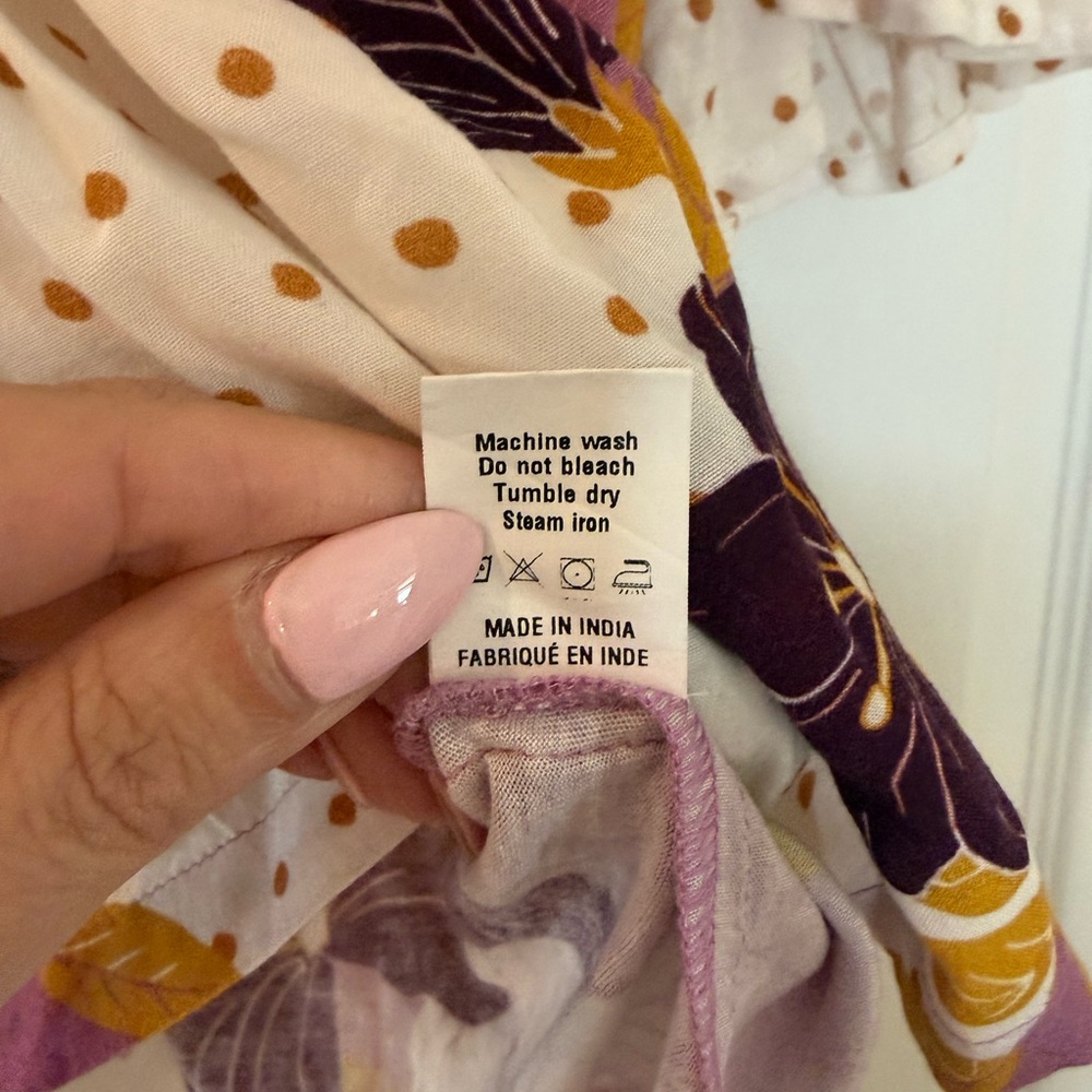 Blank by London Floral V-Neck Peplum Embroidered Tunic in Dusty Purple and Cream - Picture 6 of 8